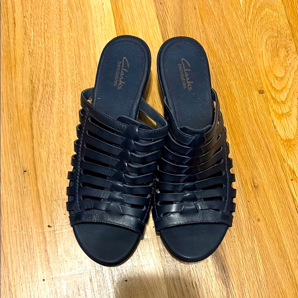 Clarks Women's Navy Woven Mules